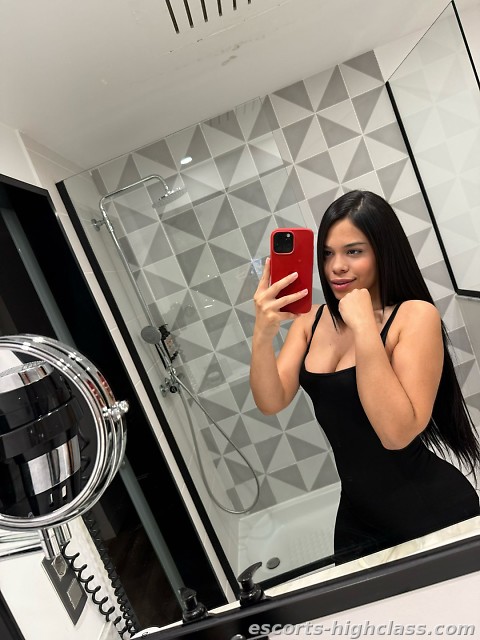 Photo de la escort Charlotte